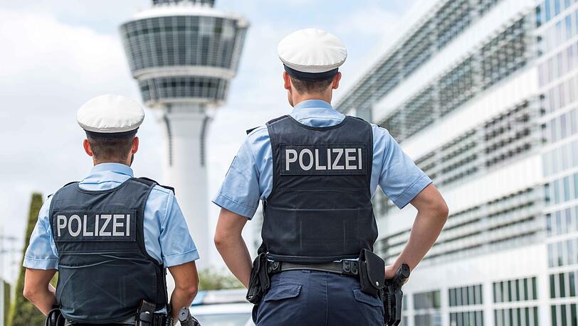 Ein Bundespolizist war am Fenster der Wache im Terminal 2 auf den Randalierer aufmerksam geworden. (Symbolbild) Ein Bundespolizist war am Fenster der Wache im Terminal 2 auf den Randalierer aufmerksam geworden. (Symbolbild)