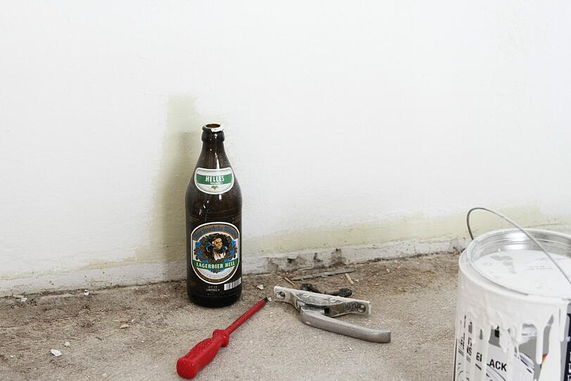 Die Stadt will das Haus in der Müllerstraße 6 abreißen und neu bauen. Die pfiffigen Aktionisten von Gold Grund haben jetzt in einer Guerilla-Aktion eine Wohnung in dem Haus renoviert. Die Bilder.