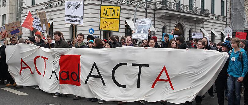 Affige Kostüme, witzige Plakate und viele Masken: Die Bilder von der Anti-ACTA-Demo in München
