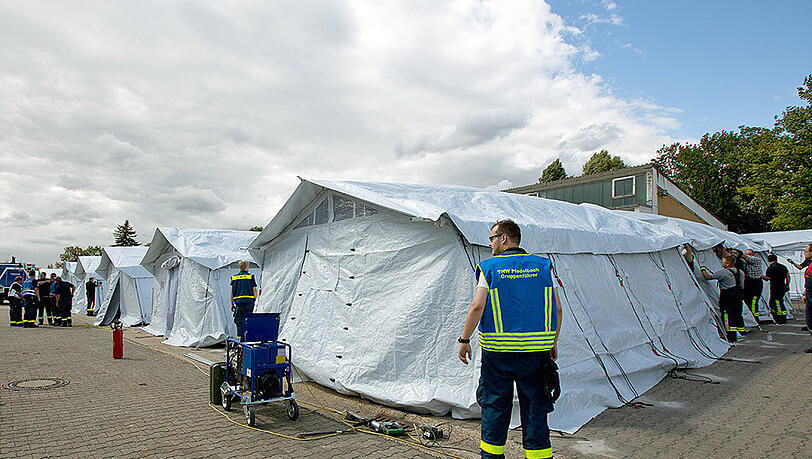 Zeltlager für 200 Flüchtlinge in Neuenstadt am Kocher (Baden-Württemberg). Zeltlager für 200 Flüchtlinge in Neuenstadt am Kocher (Baden-Württemberg).