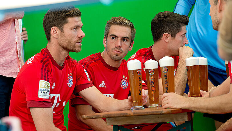 Xabi Alonso (l) legt Wert auf das bayerische "Mia san mia"-Gefühl Xabi Alonso (l) legt Wert auf das bayerische "Mia san mia"-Gefühl