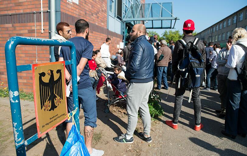 Der Bundestag beschäftigt sich aktuell mit den Kosten für Flüchtlinge.