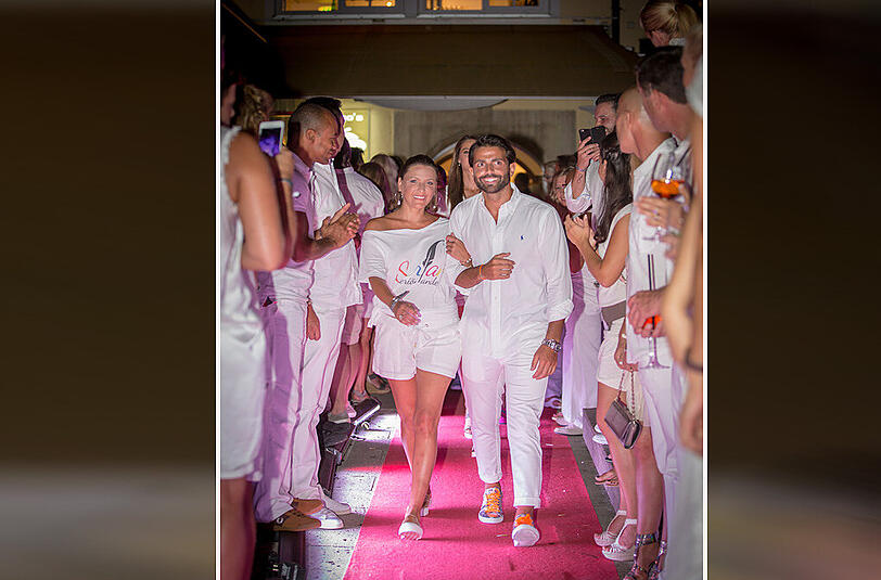 Arm in Arm: Serhat Yilmaz und sein VIP-Model Simone Ballack.