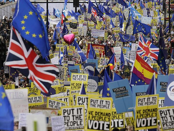 Brexit-Gegner demonstrieren in London.