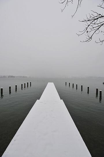 Schnee, Eis und zahlreiche Unfälle - die Bilder vom Wintereinbruch in Bayern