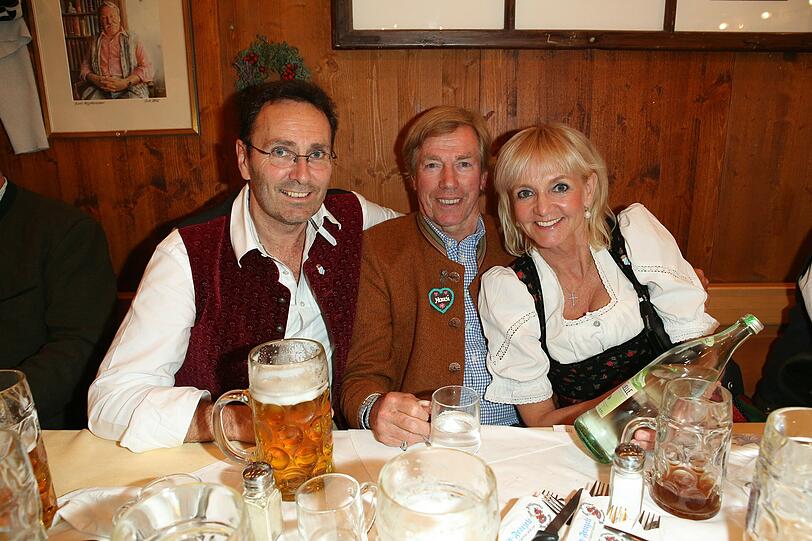 Christa Kinshofer mit Ehemann Dr. Erich Rembeck und Prinz Leopold "Poldi" von Bayern (Mitte).
