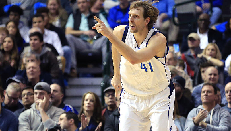 Fingerzeig der Dallas Mavericks? Dirk Nowitzki und sein Team hofft weiter auf die Playoff-Teilnahme. Fingerzeig der Dallas Mavericks? Dirk Nowitzki und sein Team hofft weiter auf die Playoff-Teilnahme.
