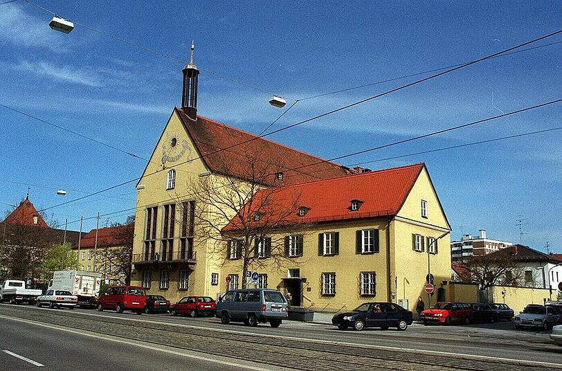 Hier am Pasinger Rathaus können sich Bürger am 28. Juli beim MVG-Infocontainer informieren und Fragen stellen.