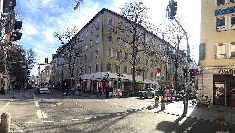 Das Eckhaus Schellingstraße 25/27 mit Türkenstraße 66: Vor über zwei Jahren sind die Mieter verdrängt worden. Seither stehen rund 20 Wohnungen leer. Wann neu gebaut wird? Weiß keiner. Das Eckhaus Schellingstraße 25/27 mit Türkenstraße 66: Vor über zwei Jahren sind die Mieter verdrängt worden. Seither stehen rund 20 Wohnungen leer. Wann neu gebaut wird? Weiß keiner.