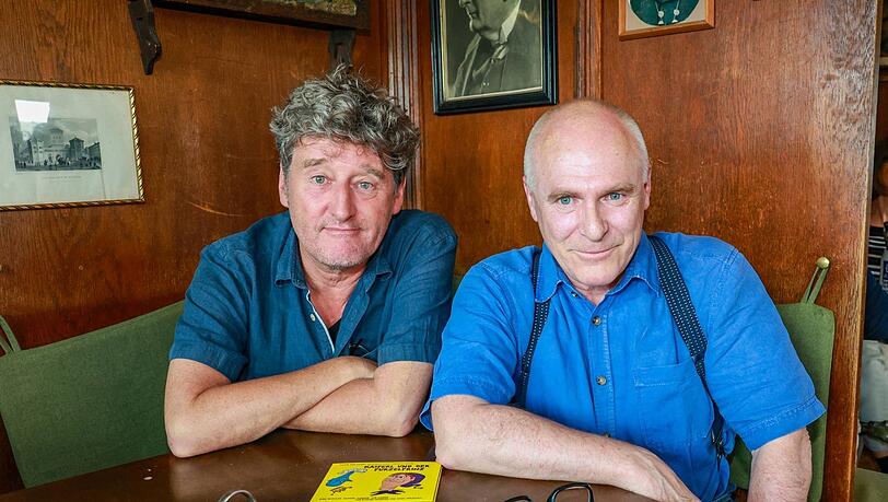 Die AZ hat Richard Oehmann (l.) und Josef Parzefall im Turmstüberl über dem Valentin Karlstadt Musäum getroffen. Wie der Kasperl und der Seppl lieben die beiden was Gutes zum Essen. Außerdem könnte man ihre Figuren durchaus unten im Musäum ausstellen. Ihre Geschichten und Charaktere passen jedenfalls perfekt ins Universum von Karl Valentin und Liesl Karlstadt. Die AZ hat Richard Oehmann (l.) und Josef Parzefall im Turmstüberl über dem Valentin Karlstadt Musäum getroffen. Wie der Kasperl und der Seppl lieben die beiden was Gutes zum Essen. Außerdem könnte man ihre Figuren durchaus unten im Musäum ausstellen. Ihre Geschichten und Charaktere passen jedenfalls perfekt ins Universum von Karl Valentin und Liesl Karlstadt.