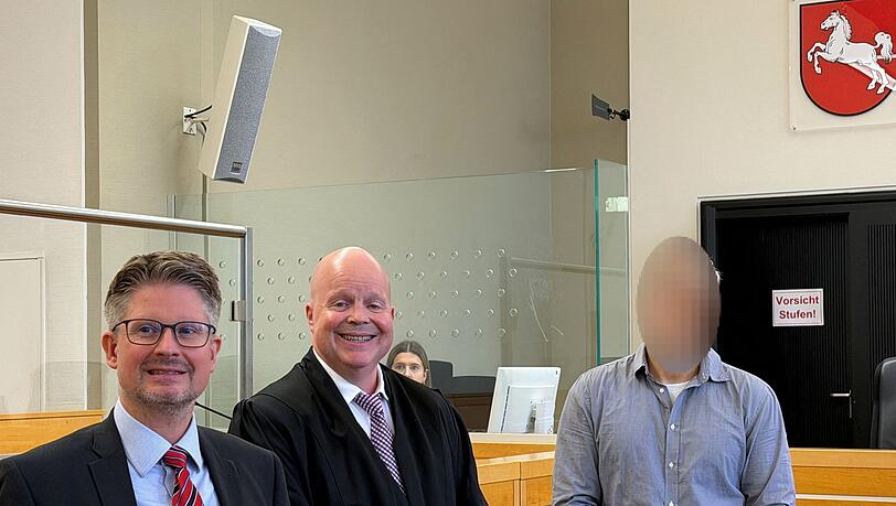Da haben die Anwälte gut lachen: Freispruch für einen wegen angeblicher Tötungsdelikte angeklagten Arzt. Da haben die Anwälte gut lachen: Freispruch für einen wegen angeblicher Tötungsdelikte angeklagten Arzt.
