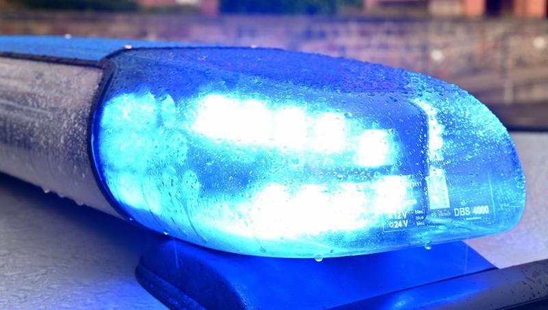 Ein Streifenwagen der Polizei steht mit eingeschaltetem Blaulicht. Foto: Carsten Rehder/dpa/Archivbild Ein Streifenwagen der Polizei steht mit eingeschaltetem Blaulicht. Foto: Carsten Rehder/dpa/Archivbild