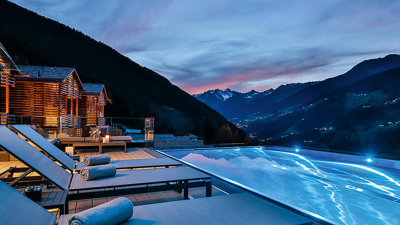Das Chalet-Dorf Bergwiesenglück befindet sich im Ort See, mitten in einem der schönsten hoch alpinen Sommer- und Wintersportgebiete der Tiroler Alpen.