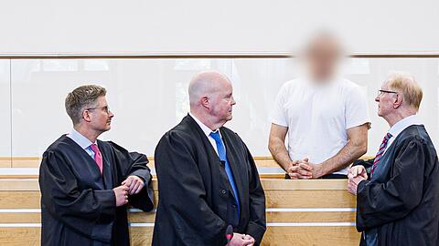 Ein Arzt der Medizinischen Hochschule soll zwei Patienten get&ouml;tet und es in einem Fall versucht haben.