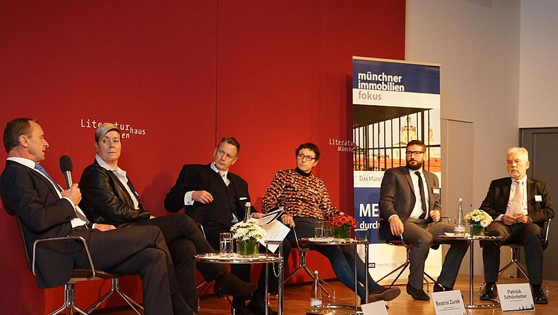 Münchner Miet-Debatte im Literaturhaus (v. l.): Haus-und Grundbesitzervereins-Vorstand Rudolf Stürzer, Steuerberaterin Regine Funke-Lachotzki, Rechtsanwalt und Moderator Walter Hornauer, Stadträtin Beatrix Zurek, Patrick Schönleiter (Aigner Immobilien) und Helmut Thiele vom Gutachterausschuss München. Münchner Miet-Debatte im Literaturhaus (v. l.): Haus-und Grundbesitzervereins-Vorstand Rudolf Stürzer, Steuerberaterin Regine Funke-Lachotzki, Rechtsanwalt und Moderator Walter Hornauer, Stadträtin Beatrix Zurek, Patrick Schönleiter (Aigner Immobilien) und Helmut Thiele vom Gutachterausschuss München.