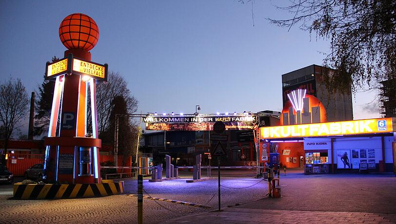 Nach der Silvesterparty wurde die Kultfabrik geschlossen. Nach der Silvesterparty wurde die Kultfabrik geschlossen.