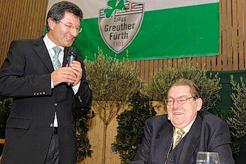 Das Ende eines gemeinsamen Weges, der 14 Jahre gedauert hat: Helmut Hack (l.) verabschiedet Vizepräsident Edgar Burkart, der nun Ehrenmitglied ist.