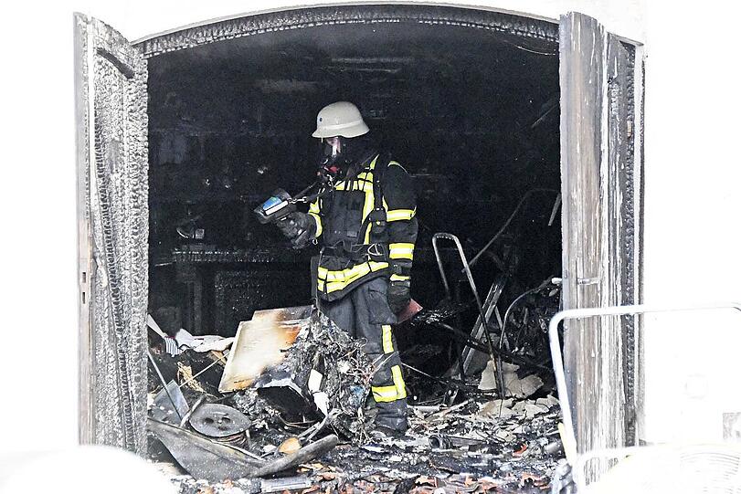 Bilder der Zerstörung: In Deisenhofen bracht ein Feuer in einem Wohnhaus aus.