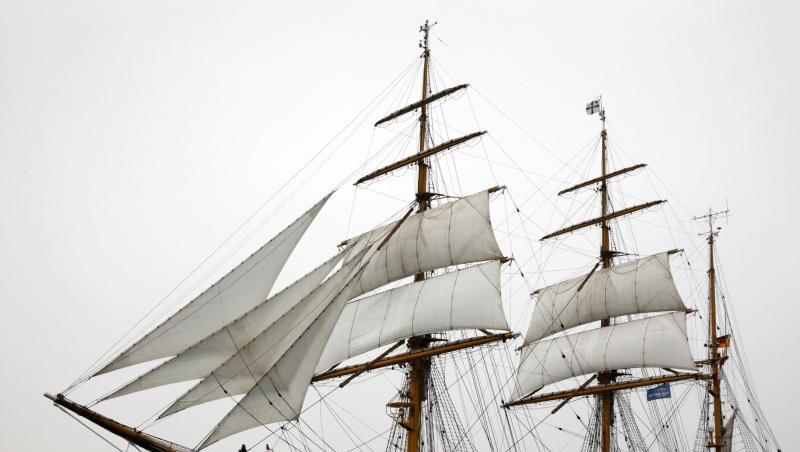 Die "Gorch Fock" wird seit Anfang 2016 von der Elsflether Werft saniert. Die "Gorch Fock" wird seit Anfang 2016 von der Elsflether Werft saniert.