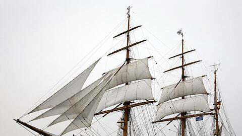 Die "Gorch Fock" wird seit Anfang 2016 von der Elsflether Werft saniert.