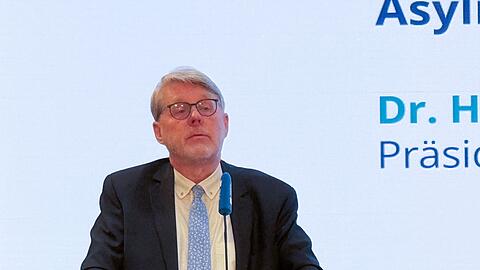 Mit seinem Vortrag bei der Konrad-Adenauer-Stiftung hatte der Präsident des Bundesamts für Migration und Flüchtlinge (Bamf), Hans-Eckhard Sommer, für Schlagzeilen gesorgt. (Archivfoto)