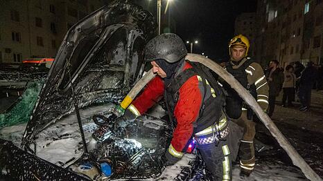 In Charkiw wurde ein Wohnviertel von russischen Drohnen getroffen.