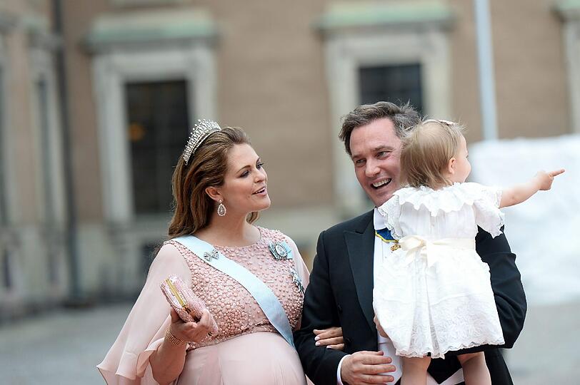 Die hochschwangere Prinzessin Madeleine von Schweden mit ihrem Mann Christopher O'Neill und ihrer kleinen Tochter Prinzessin Leonore.