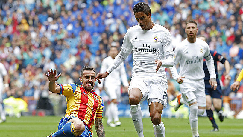 Raphael Varane spielt derzeit noch für Real Madrid. Könnte er bald an die Isar wechseln? Raphael Varane spielt derzeit noch für Real Madrid. Könnte er bald an die Isar wechseln?