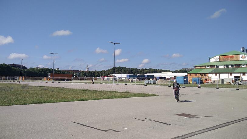 Etwas mehr als fünf Wochen noch, dann wird die Wiesn offizell eröffnet. Die AZ zeigt den aktuellen Stand der Aufbauarbeiten.