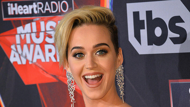 Katy Perry zeigt schonungslos ehrlich, was Muttersein mit dem Körper macht.