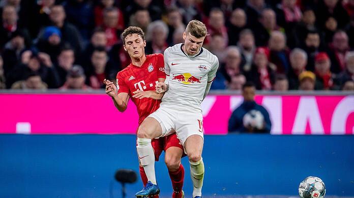 Wieder geht es für Timo Werner gegen den FC Bayern München - hier im Duell mit Benjamin Pavard