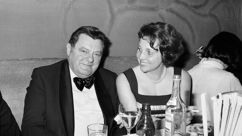 Franz Josef Strauß und seine Ehefrau Marianne im Jahr 1976. Marianne Strauß starb im Alter von 54 Jahren bei einem Verkehrsunfall. Franz Josef Strauß und seine Ehefrau Marianne im Jahr 1976. Marianne Strauß starb im Alter von 54 Jahren bei einem Verkehrsunfall.