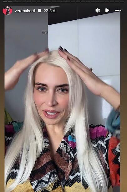 Verena Kerth mit neuer Frisur. Ganz &uuml;berzeugt ist sie vom neuen Look noch nicht.