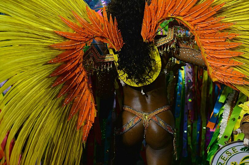 In Rio ging es in der Nacht zum Montag auf dem Straßenkarneval heiß her. Die brasilianischen Schönheiten zeigten zum Karneval-Höhepunkt viel nackte Haut und sexy Kurven.