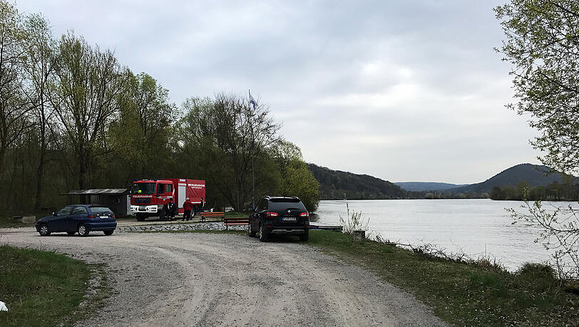 Polizei und Rettungskräfte waren mit einem Großaufgebot vor Ort. Polizei und Rettungskräfte waren mit einem Großaufgebot vor Ort.