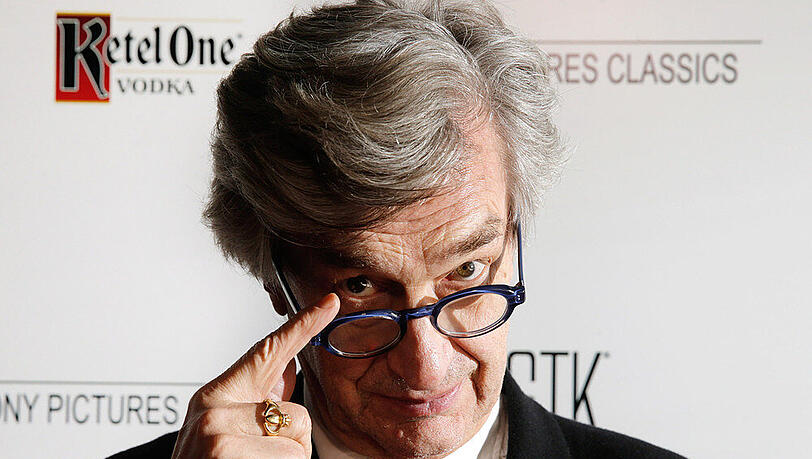 Wim Wenders hebt den mahnenden Zeigefinger Wim Wenders hebt den mahnenden Zeigefinger