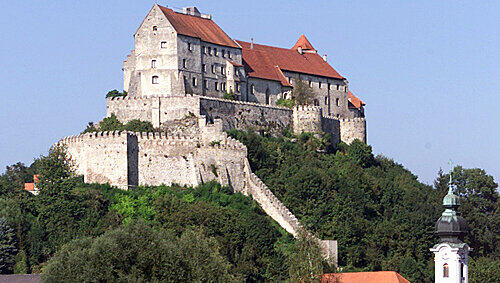 Hoch oben über der Salzach: Burg Burghausen Hoch oben über der Salzach: Burg Burghausen