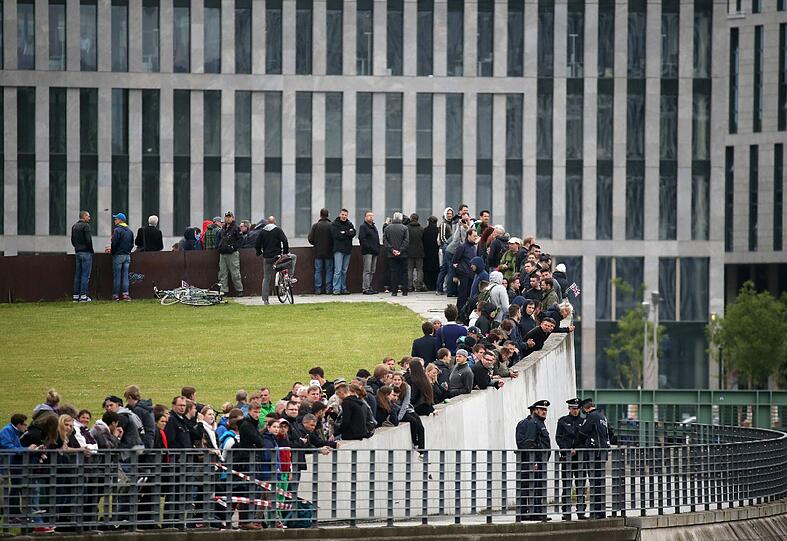 Die Queen begeistert bei ihrem Staatsbesuch in Berlin am Mittwoch die Massen. Die Bilder des Tages.