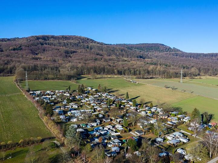 Auf einem Campingplatz in Lügde wurden nach bisherigen Ermittlungen seit 2008 mindestens 31 Kinder im Alter von 4 bis 13 Jahren Opfer sexuellen Missbrauchs.