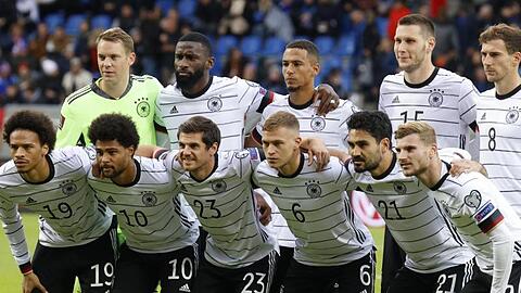 Ein Teil der deutschen Nationalspieler musste auf der Rückreise einen Stopp einlegen.