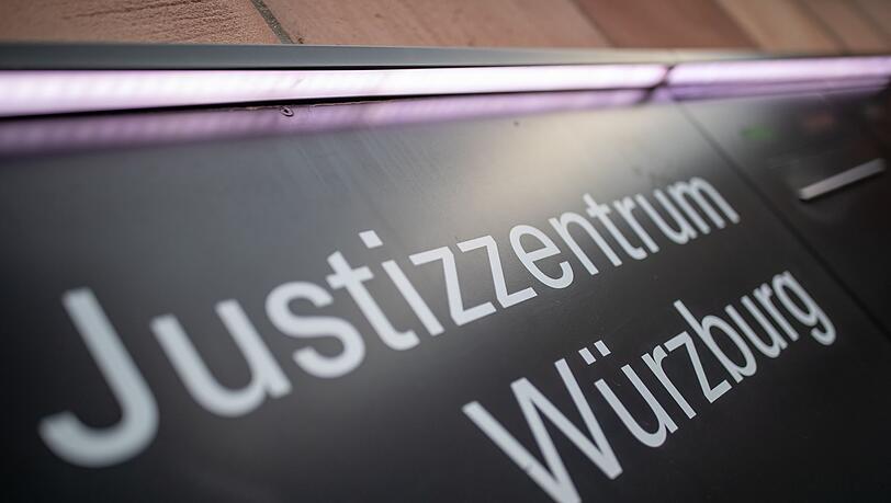 Der Prozess um eine tödliche Messerattacke vor einer Disco in Würzburg wird neu aufgerollt. (Archivbild) Der Prozess um eine tödliche Messerattacke vor einer Disco in Würzburg wird neu aufgerollt. (Archivbild)