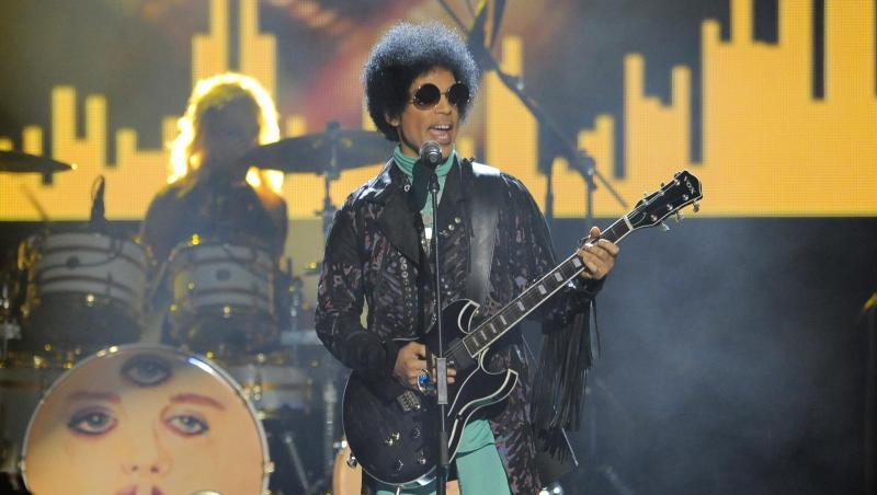 Der US-Musiker Prince bei den Billboard Music Awards in der MGM Grand Garden Arena. Foto: Chris Pizzello/Invision/Archivbild Der US-Musiker Prince bei den Billboard Music Awards in der MGM Grand Garden Arena. Foto: Chris Pizzello/Invision/Archivbild