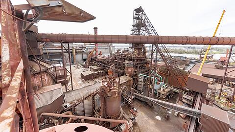 Die Direktreduktionsanlage auf dem ArcelorMittal-Stahlstandort Hamburg wird mit Erdgas betrieben und ist seit mehr als 50 Jahren in Betrieb. (Archivbild)