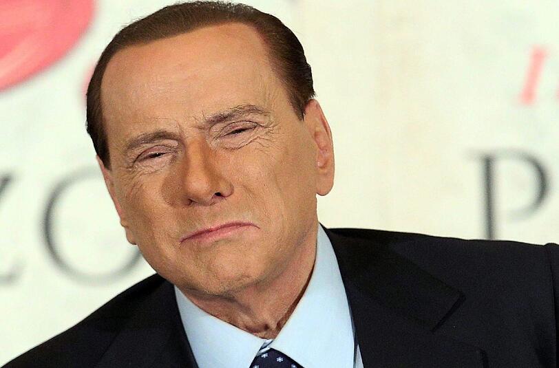 Das Kassationsgericht hat die Haftstrafe gegen Silvio Berlusconi aus vorheriger Instanz bestätigt. Das fünfjährige Verbot der Ausübung öffentlicher Ämter wird aber neu verhandelt.