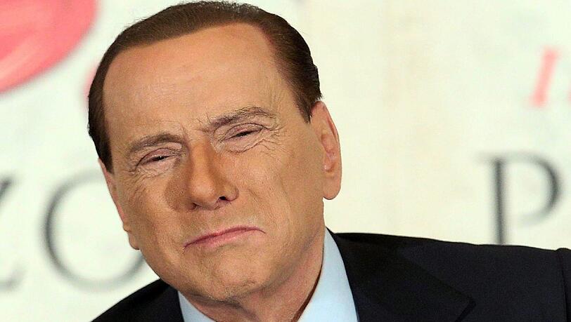 Das Kassationsgericht hat die Haftstrafe gegen Silvio Berlusconi aus vorheriger Instanz bestätigt. Das fünfjährige Verbot der Ausübung öffentlicher Ämter wird aber neu verhandelt. Das Kassationsgericht hat die Haftstrafe gegen Silvio Berlusconi aus vorheriger Instanz bestätigt. Das fünfjährige Verbot der Ausübung öffentlicher Ämter wird aber neu verhandelt.