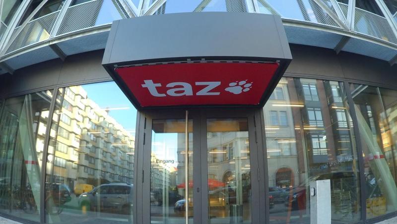 Ins "taz"-Gebäude an der Friedrichstraße drangen mehrere Personen ein, griffen eine Mitarbeiterin an und brachten Plakate an. Ins "taz"-Gebäude an der Friedrichstraße drangen mehrere Personen ein, griffen eine Mitarbeiterin an und brachten Plakate an.