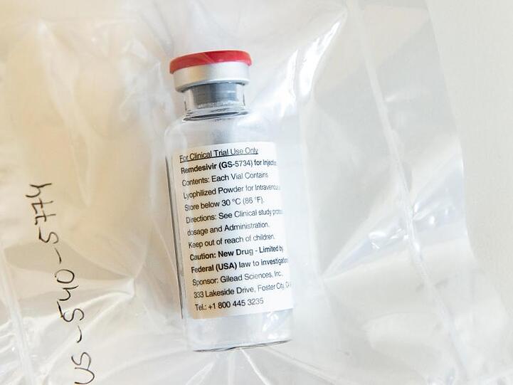 Remdesivir wurde ursprünglich zur Behandlung von Ebola entwickelt, zeigte hier aber eine zu geringe Wirkung.