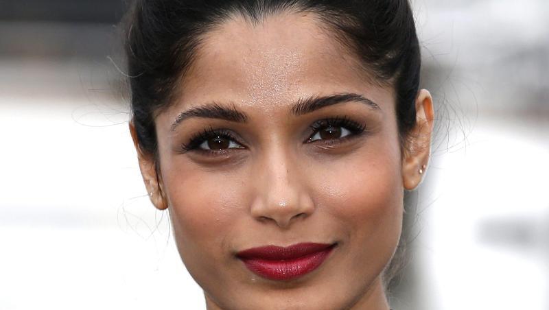 Die indische Schauspielerin Freida Pinto zeigt Haltung. Die indische Schauspielerin Freida Pinto zeigt Haltung.