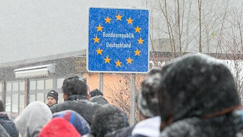 Flüchtlinge an der deutsch-österreichischen Grenze nahe Wegscheid im Herbst 2015.
