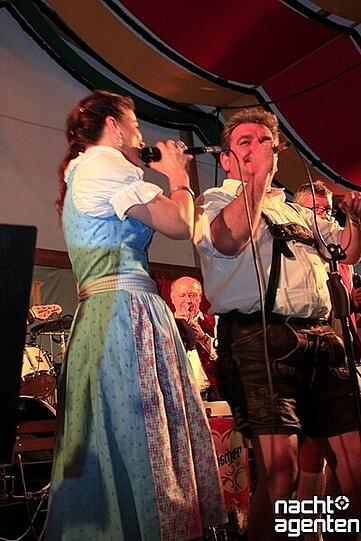 Dirndl, Lederhosen und viel Spaß: Die Party "Tracht und Pracht" am Samstag im Hippodrom auf der Theresienwiese. Mehr Bilder unter: www.nachtagenten.de.